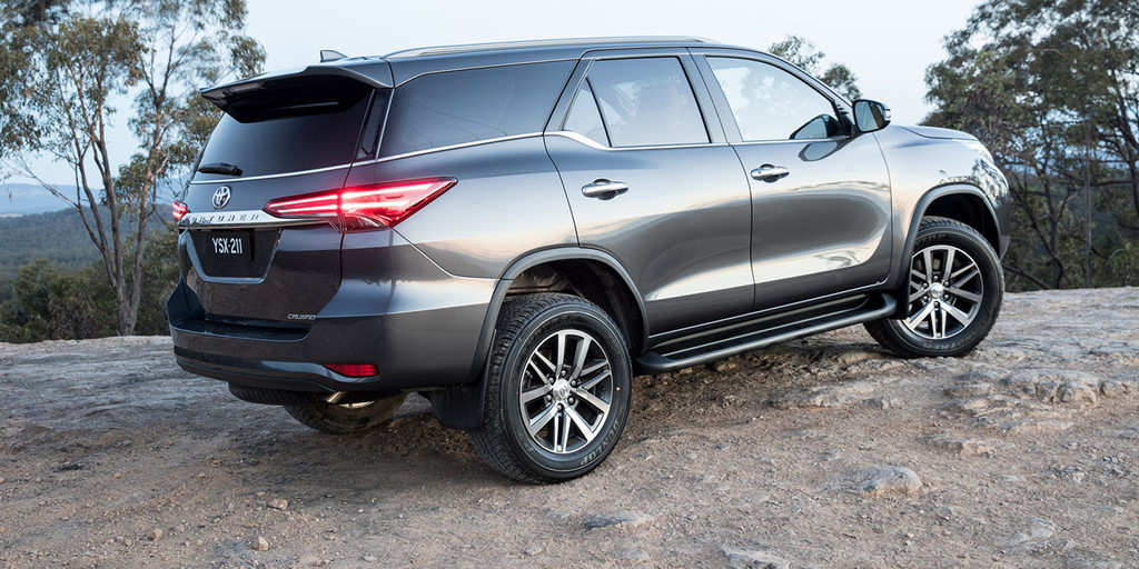 Mẫu Fortuner Crusade 2018 giảm 5.000 USD xuống còn 56.990 USD. Ngoài các thiết bị tiêu chuẩn, xe được trang bị bổ sung hệ thống âm thanh JBL 11 loa, ghế trước có thể điều chỉnh 8 hướng và đèn sương mù LED. Các trang thiết bị nổi bật khác bao gồm nội thất bằng da màu nâu vàng hoặc nâu tối, cốp điện tử, điều hòa, đèn pha bi-LED và la-zăng hợp kim 18 inch.