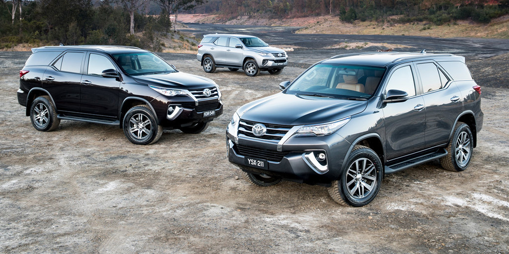 Fortuner 2018 vận hành với động cơ turbo-diesel 4 xylanh 2,8 lít cho công suất 130 kW và mô-men xoắn cực đại 450 Nm (đối với xe số sàn). Mức tiêu thụ nhiên liệu đối với xe số sàn và số tự động 6 cấp lần lượt là 7,8 lít/100 km và 8,6 lít/100 km. Trong khi đó, công suất kéo tối đa của xe vẫn giữ ở mức 3.000 kg và 2.800 kg đối với xe số sàn và xe tự động.