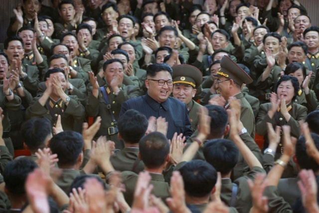 Nhà lãnh đạo Triều Tiên Kim Jong-un  thị sát một căn cứ của lực lượng  chiến lược của Quân đội Nhân dân Triều Tiên (KPA). Ảnh: Reuters