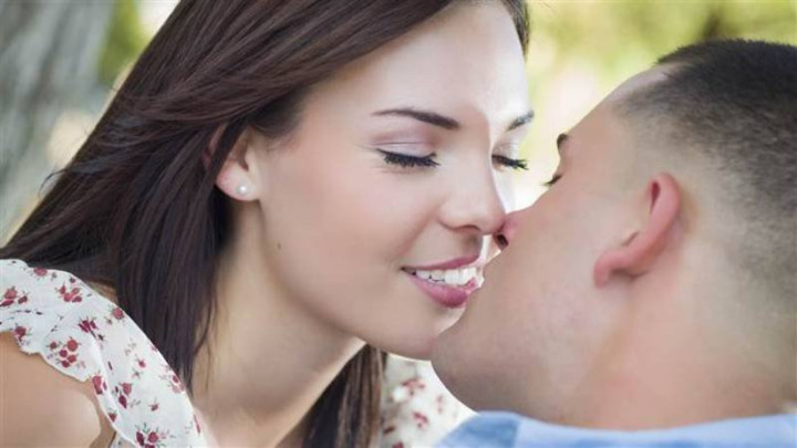 Phụ nữ thích hôn nhiều hơn đàn ông. Mặc dù một số người có thể nghĩ rằng tuyên bố này là thiên vị, nhưng có một số nghiên cứu cho thấy phụ nữ thích hôn nhiều hơn nam giới.