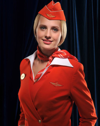 Nữ tiếp viên duyên dáng trong trang phục chủ đạo của Aeroflot. Ảnh: Pinterest.