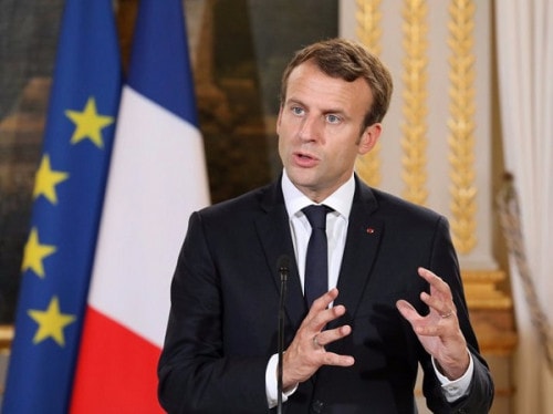 Ông Emmanuel Macron, 39 tuổi, đã trở thành tổng thống trẻ nhất của Pháp hồi tháng 5/2017 . Trước đó. ông từng là bộ trưởng kinh tế dưới thời tổng thống François Hollande và tự nhận mình là người theo phe cánh tả nhưng luôn có nhiều hoạt động chính trị theo chiều hướng cánh hữu.