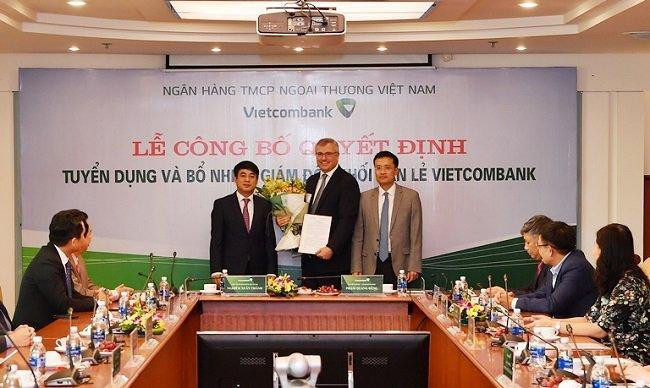 Vietcombank sẽ bổ nhiệm ông Thomas William Tobin ở vị trí giám đốc điều hành khối dịch vụ bán lẻ. Đây là nhân sự lãnh đạo là người nước ngoài đầu tiên, trực tiếp tham gia điều hành và phát triển kinh doanh, trong lịch sử gần 55 năm hoạt động của ngân hàng này.