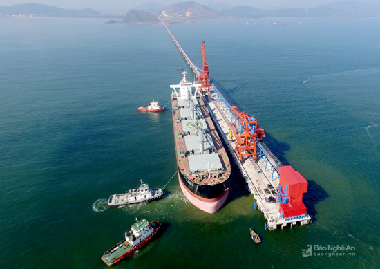 Tàu 63.000 tấn cập cảng Vissai- Nghệ An- NS