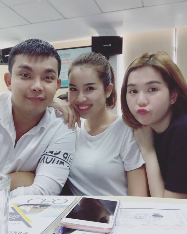 ngoc-trinh-hoc-chung-lop-dao-tao-ceo-voi-phi-thanh-van