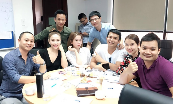 ngoc-trinh-hoc-chung-lop-dao-tao-ceo-voi-phi-thanh-van-2