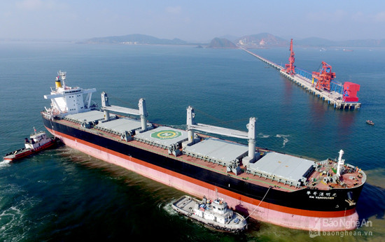 Tàu trọng tải lớn trên 70.000 tấn có thể cập cầu cảng Vissai ở Nghi Thiết - Nghi Lộc (Nghệ An). Ảnh Mạnh Hùng