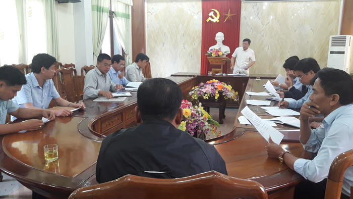 Đoàn liên ngành 718 huyện Quỳ Hợp đã họp để bàn biện pháp đôn đốc, thu hồi, xử lý nợ đọng thuế năm 2017. Ảnh Phan Giang
