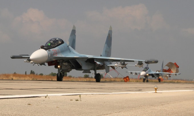 Su-30SM là một trong những loại máy bay đầu tiên được Nga triển khai tới Syria trong tháng 9/2015, tham gia các nhiệm vụ ném bom mục tiêu phiến quân trên mặt đất.  Dòng Su-30SM có thể thực hiện nhiệm vụ phòng không, tấn công tầm xa, tiêu diệt mục tiêu mặt đất và mặt biển. Nó có khả năng tiến hành hoạt động tác chiến điện tử và cảnh báo sớm cũng như đóng vai trò điều khiển các tiêm kích trong một phi đội tác chiến.