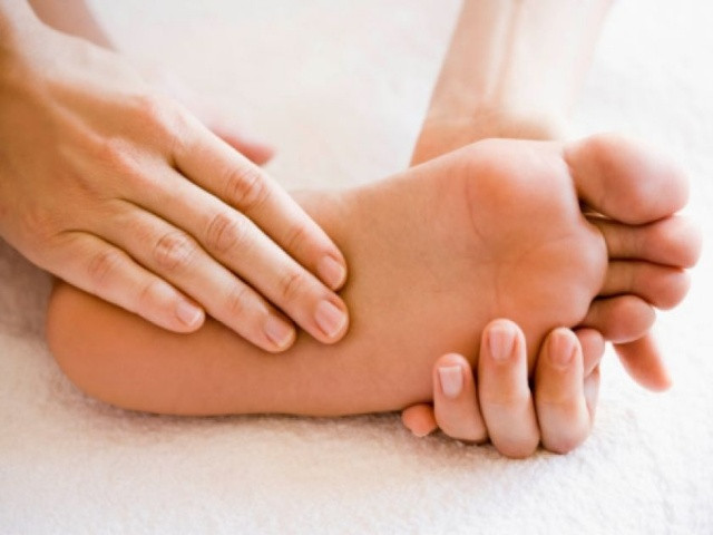 Chăm sóc tốt đôi bàn chân là cách để bạn có một sức khỏe tốt và phòng tránh bệnh tật.