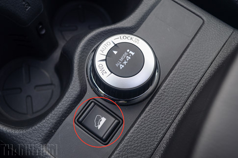 Nút tắt/mở hệ thống hỗ trợ xuống dốc trên xe Nissan X-trail