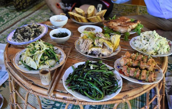 Các món ăn hấp dẫn của người Thái. Ảnh: Hạnh Hậu