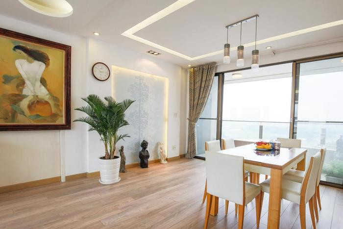 Những căn hộ ở tầng cao luôn đón được nhiều ánh sáng hơn cũng như có tầm nhìn đẹp hơn, sự lưu thông khí bên trong nhà cũng tốt hơn.