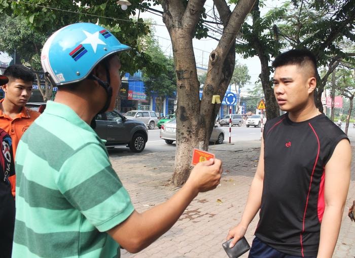 Nhiều đối tượng vi phạm không nghĩ rằng lực lượng cảnh sát giao thông mặc thường phục đi làm vào ngày cuối tuần. 