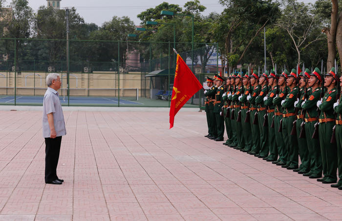 Tổng Bí thư Nguyễn Phú Trọng thăm và làm việc tại Bộ Tư lệnh Quân khu 4. Ảnh: Đức Anh