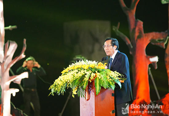 Đồng chí Thuận Hữu - Tổng Biên tập Báo Nhân dân phát biểu khai mạc chương trình. Ảnh: Thành Cường