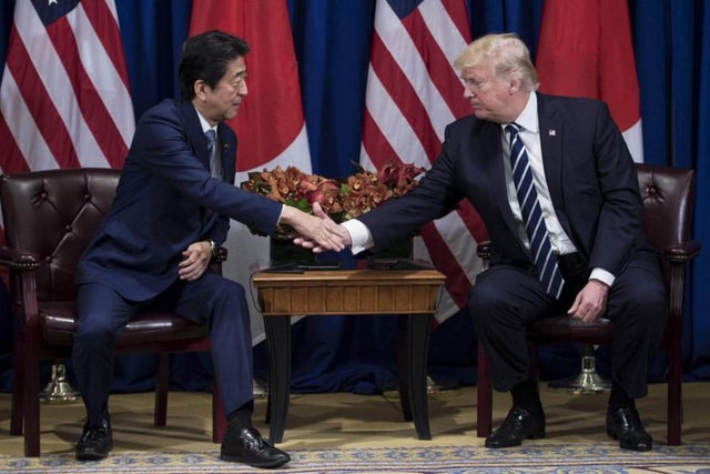 Ông Trump gặp thủ tướng Shinzo Abe tại New York hồi tháng 9. Ảnh: Reuters