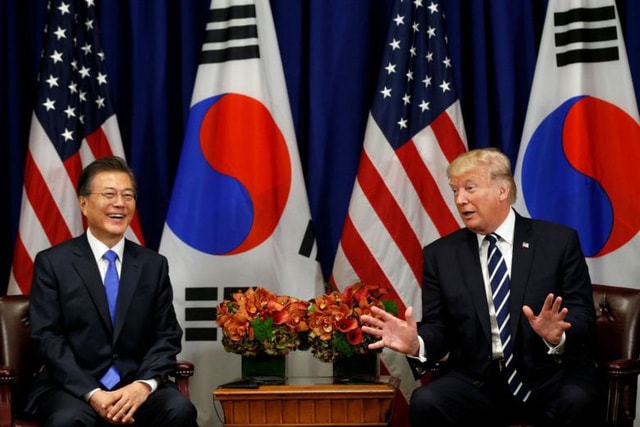 Ông Trump gặp người đồng cấp Moon Jae In tại New York hồi tháng 9. Ảnh: Reuters