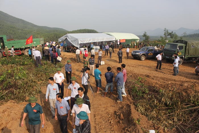 Toàn cảnh buổi cưỡng chế. Ảnh: Lân Thảo