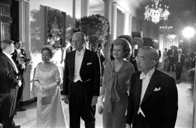 Năm 1974, Gerald Ford (1913 - 2006) trở thành TT Hoa Kỳ đầu tiên đến Nhật Bản. Sau chuyến thăm dự định nhưng không thành của TT Eisenhower vào năm 1960.
