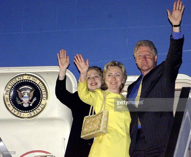 Trong 8 năm với 2 nhiệm kỳ, TT Bill Clinton đã có 133 chuyến xuất ngoại, vượt cả các đời tổng thống khác như Eisenhower, Kennedy, Johnson và Nixon cộng lại.