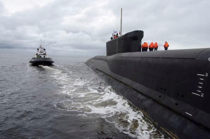 Tàu ngầm hạt nhân lớp Borei còn có tên gọi khác là Đề án 955 có lượng giãn nước tối đa 24.000 tấn dài 170m và có thủy thủ đoàn 130 người. Nguồn ảnh: Military.