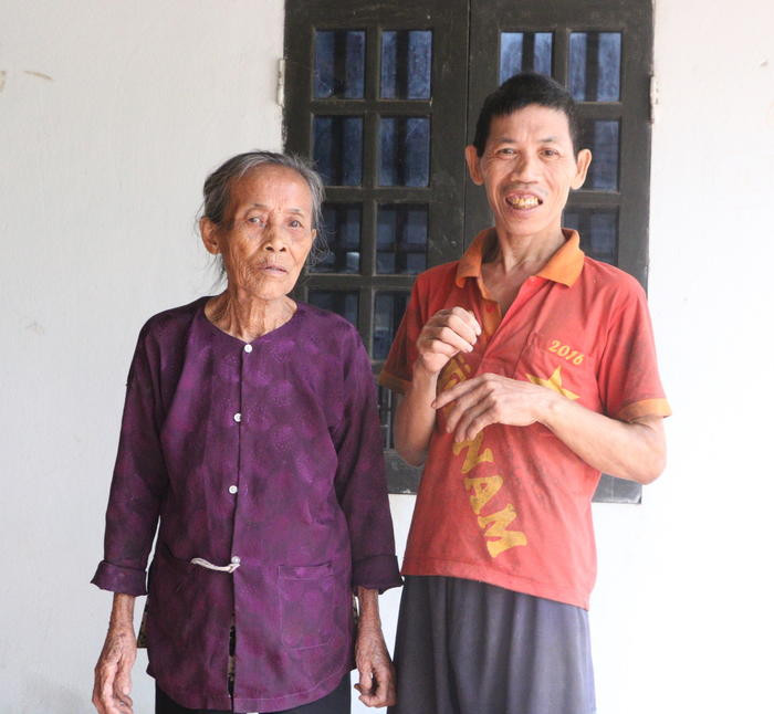 Mẹ già 90 tuổi và anh trai bị thần kinh của anh Nguyễn Trọng Công