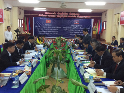 Toàn cảnh buổi Tọa đàm trao đổi kinh nghiệm hoạt động của Quốc hội và HĐND tỉnh Nghệ An và Xiêng Xoảng (Lào). Ảnh: Nhật Minh