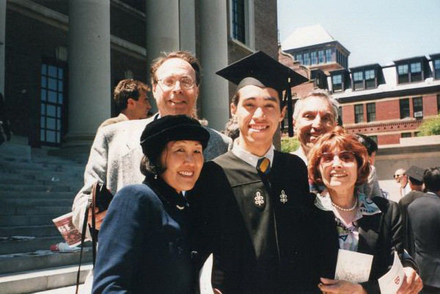 Ben Kaplan trong buổi lễ tốt nghiệp đại học Harvard.