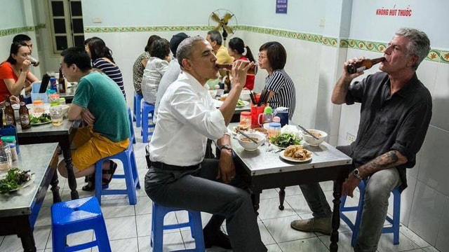 Tổng thống Obama ăn bún chả tại Hà Nội cùng đầu bếp Anthony Bourdain.