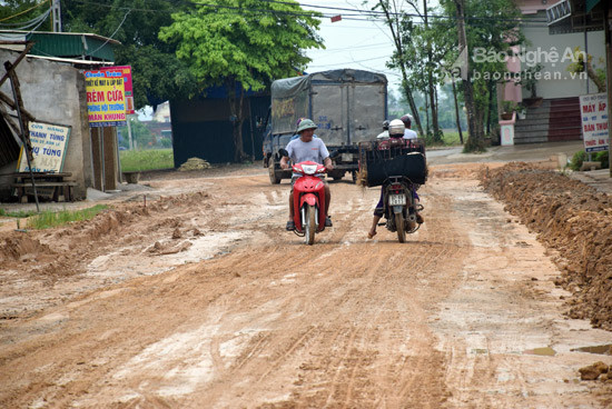 Đoạn qua xã Văn Thành đã được tu sửa một phần. Ảnh tư liệu