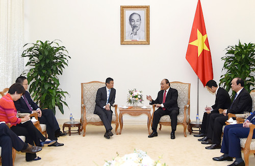 Thủ tướng Nguyễn Xuân Phúc hy vọng tỷ phú Jack Ma sẽ truyền cảm hứng cho giới trẻ Việt Nam. Ảnh: VGP/Quang Hiếu