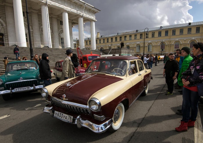 GAZ-21 Volga tại triển lãm xe cổ ở thành phố Saint Petersburg,