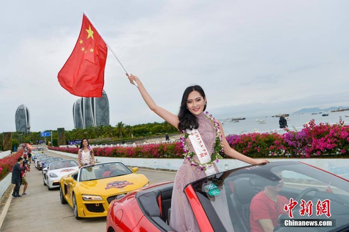 do-my-linh-va-cac-thi-sinh-miss-world-long-lay-tren-duong-pho-tam-a-5