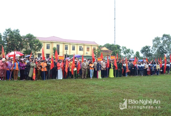 Đông đảo người dân huyện Hưng Nguyên tham gia Lễ phát động. Ảnh: Thanh Sơn