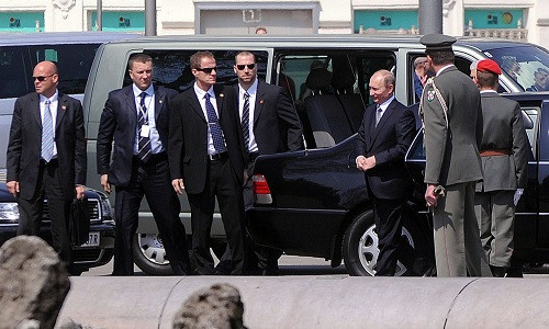 Lực lượng FSO bảo vệ ông Putin trong chuyến công du tới Áo năm 2014. Ảnh: RBTH.