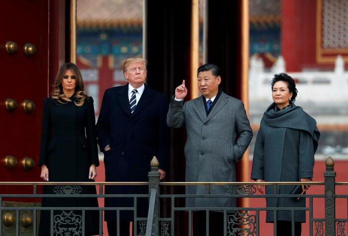 Tổng thống Mỹ Donald Trump và Đệ nhất Phu nhân Melania Trump tới thăm Tử Cấm Thành. Ảnh: AP