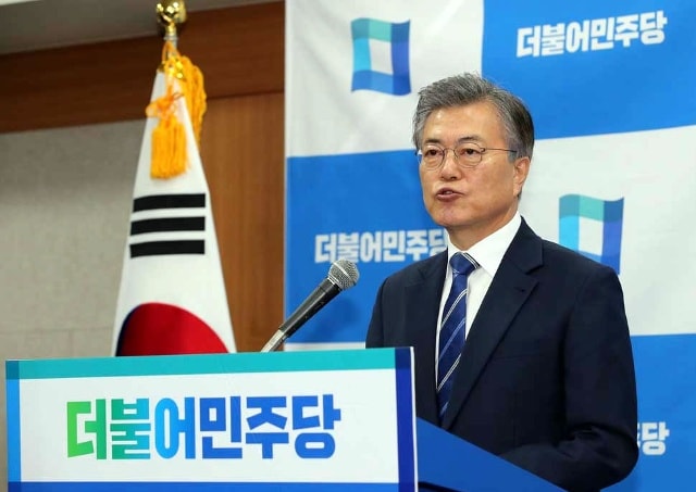 Ông Moon Jae-in phát biểu trong một cuộc họp báo ở Seoul hôm 12-3. Ảnh: Hani