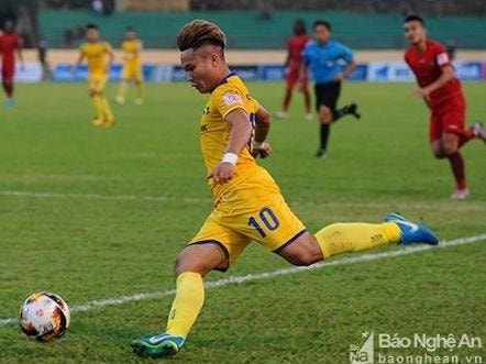Phi Sơn chuẩn bị hết hạn hợp đồng với SLNA. Ảnh tư liệu