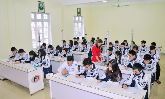 Giờ học thực hành của học sinh Trường THPT Lê Viết Thuật (TP. Vinh). Ảnh: P.V