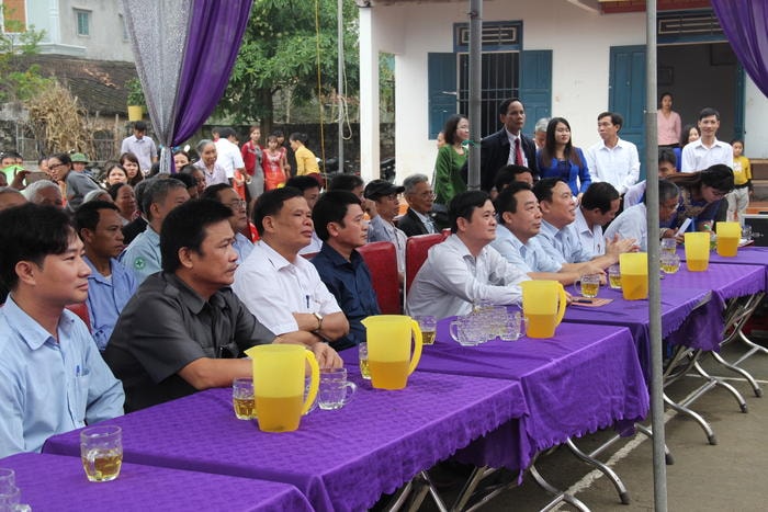 Các đại biểu tham dự Ngày hội Đại đoàn kết tại xóm Chu Trạc, xã Hoa Thành, huyện Yên Thành. Ảnh: Hoài Thu