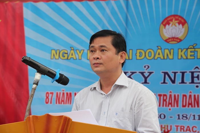Đồng chí Thái Thanh Quý phát biểu ghi nhận, biểu dương những thành tích của chính quyền, người dân xóm Chu Trạc xã Hoa Thành đã đạt được. Ảnh: Hoài Thu