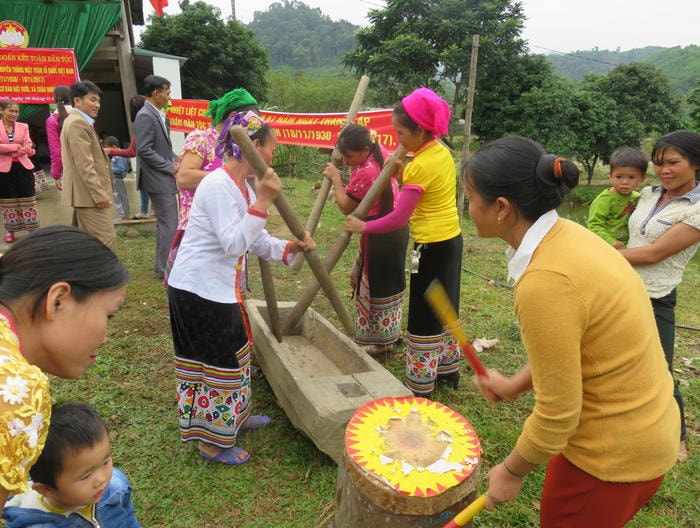 Trò chơi khắc luống được tổ chức tại ngày hội. Ảnh: Kế Kiên