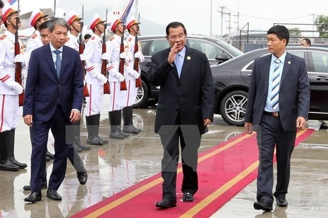 Thủ tướng Campuchia Samdech Techo Hun Sen cùng đoàn đại biểu cấp cao tham dự Tuần lễ Cấp cao APEC 2017 tại thành phố Đà Nẵng. (Ảnh: TTXVN)