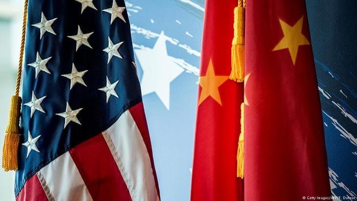 Quốc kỳ của Mỹ và Trung Quốc. Ảnh: Getty