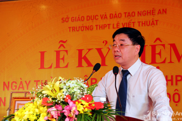 Phát biểu tại buổi lễ, đồng chí Nguyễn Văn Thông chia sẻ niềm vui cùng toàn thể giáo viên, học sinh Trường THPT Lê Viết Thuật. 