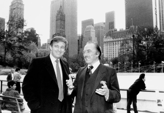 Cha của Donald Trump kiếm được bộn tiền từ việc xây dựng các ngôi nhà giá rẻ ở ngoại ô New York. Khi ông Fred qua đời năm 1999, tài sản sau thuế của ông khoảng 250-400 triệu USD. Donald Trump được cho là được thừa hưởng khoảng 40-200 triệu USD từ cha, dù ông từng tuyên bố khởi nghiệp với một khoản vay nhỏ là 1 triệu USD.