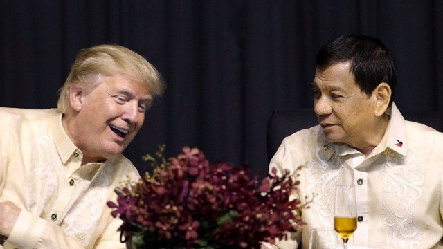 Tổng thống Mỹ Donald Trump và người đồng cấp Philippines Rodrigo Duterte. Ảnh: AP
