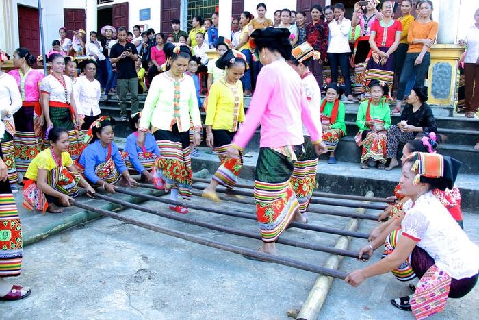 Đồng bào vui ngày Hội Đại đoàn kết dân tộc. Ảnh: Mỹ Nga.