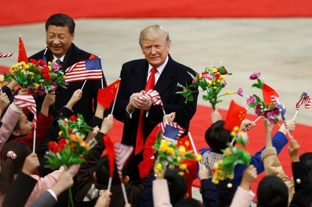 Tổng thống Trump được các em nhỏ Trung Quốc chào đón nồng nhiệt.